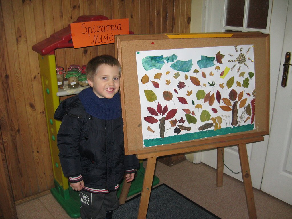 IMG_0468.JPG - Wojtusia obrazek z liści