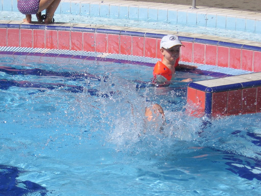 IMG_0347.JPG - A tak Wojtek pokazywał nam swój "nowy styl"