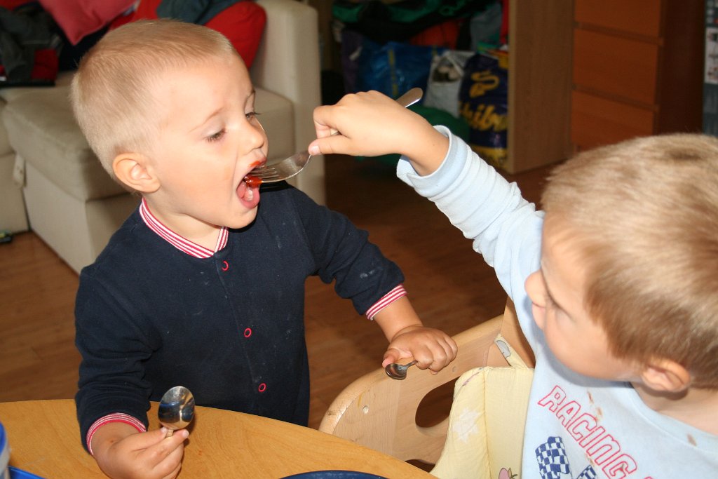 IMG_0341.JPG - Wojtek karmi Adasia