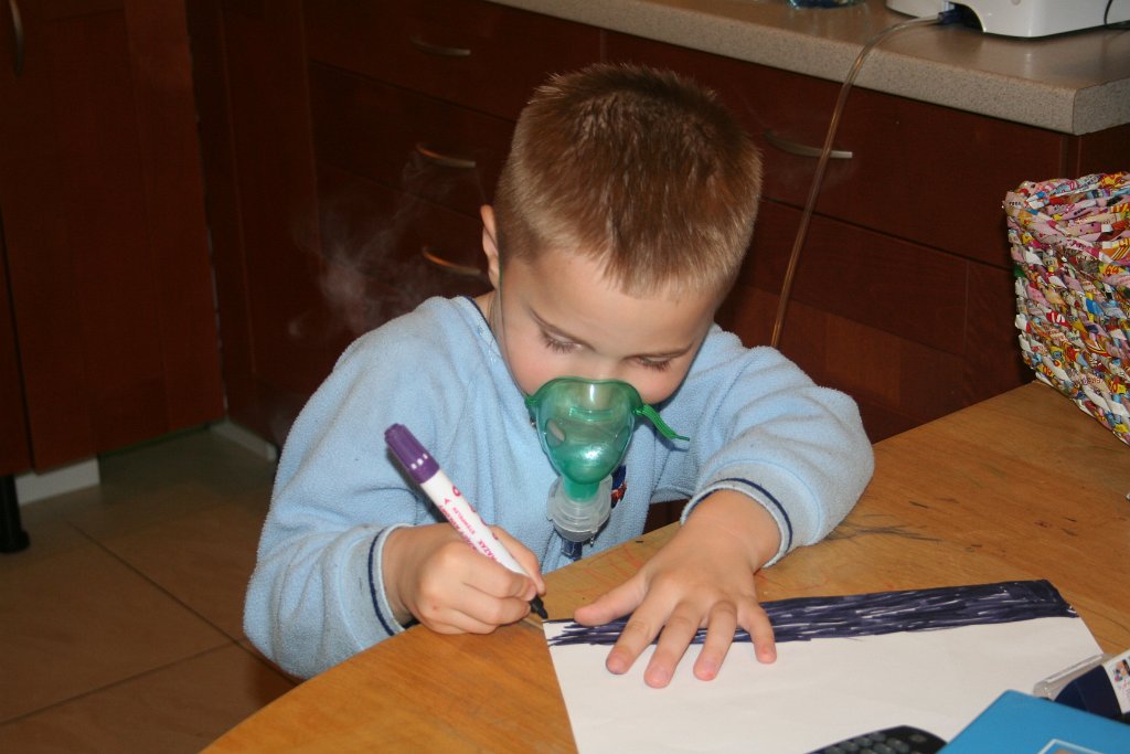 IMG_0516.JPG - A tak się inhaluje Wojtek