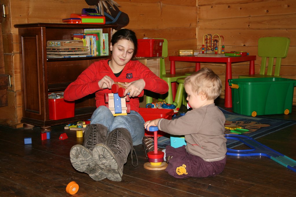 IMG_5983.JPG - Dzieci* bawią się w kąciku w Chacie Starych Znajomych