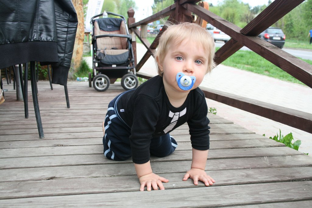 IMG_6217.JPG - Adaś, a w tle korek wyjazdowy z Polańczyka . . .