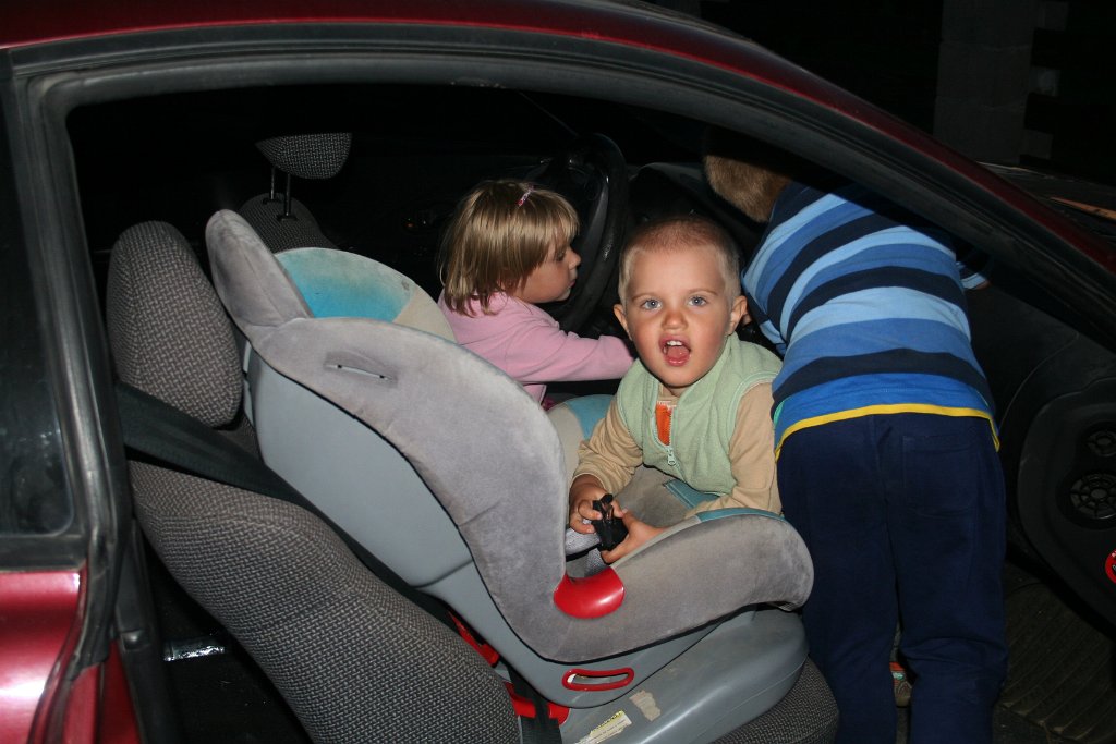 IMG_0229.JPG - Ależ zabawa w ciocinym aucie