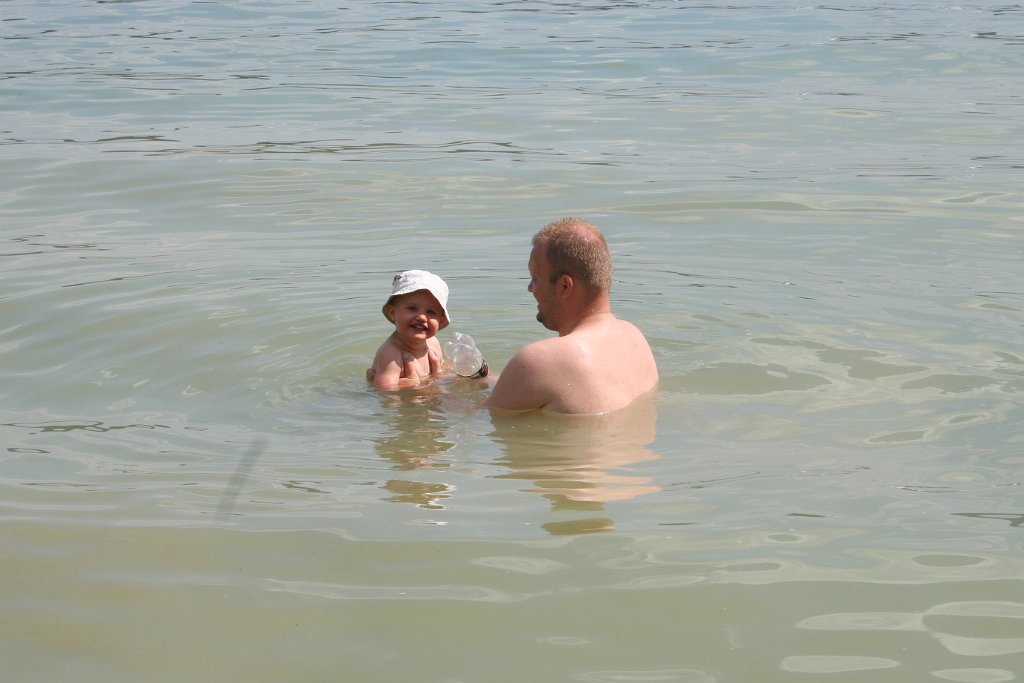 IMG_9908.JPG - Adasiek w jeziorze Solińskim