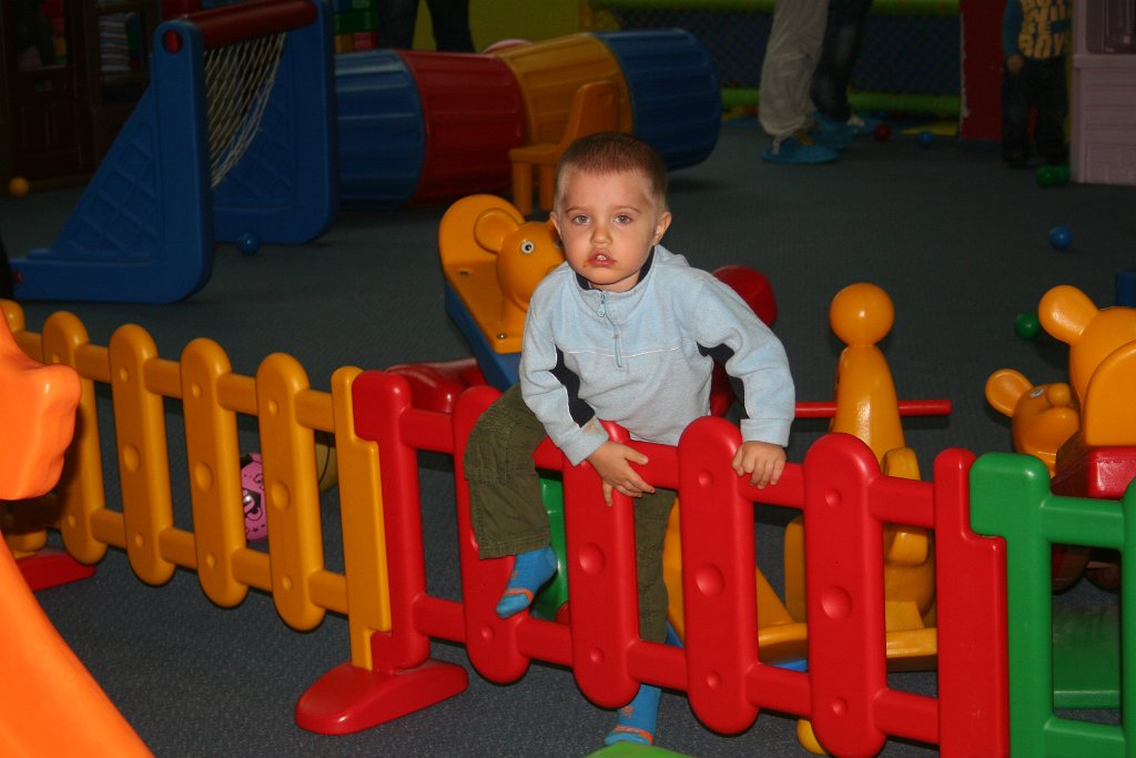 IMG_0584.JPG - Wlazł Adaś na płotek