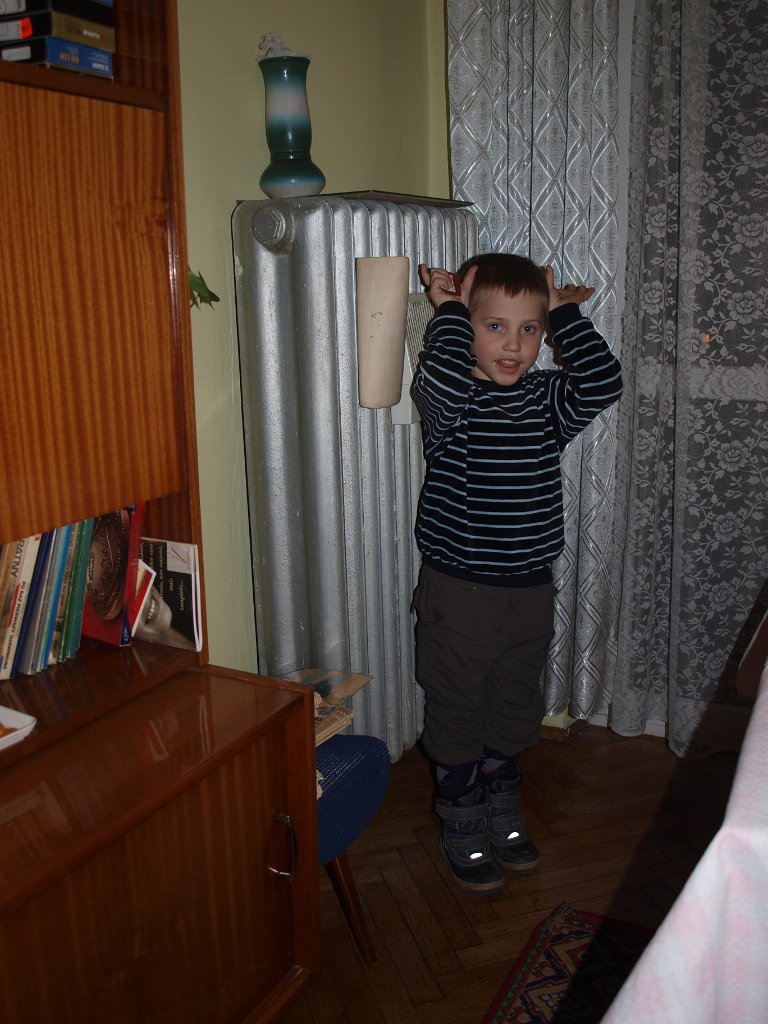 2014-03-01_P3018854.jpg - Przy kaloryferze