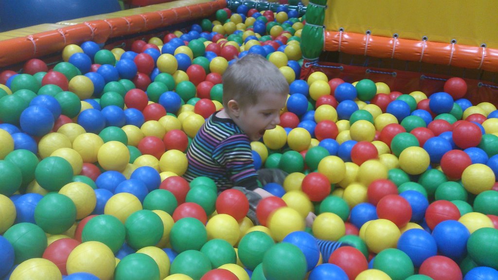 DSC_0749.jpg - Imieniny Wojtka w sali zabaw