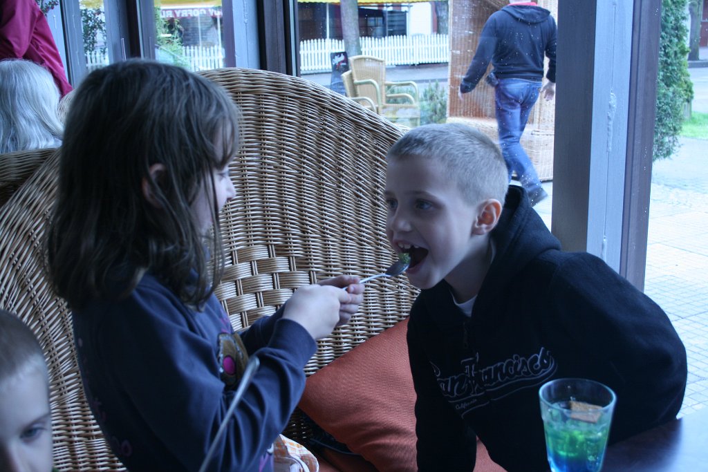 IMG_3100.JPG - Karmimy się . . .