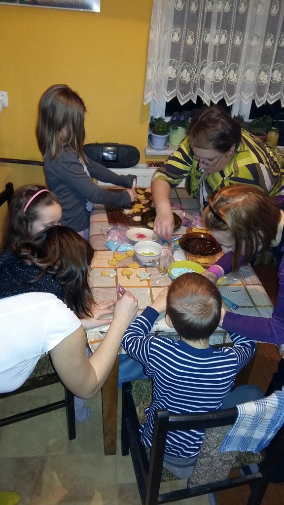 20160211_185550.jpg - Każdy sam dekoruje ciasteczka