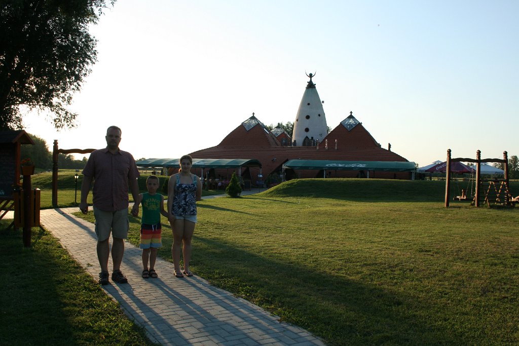 IMG_9717.JPG - Gulya Csarda (z gatunku: "magyar arkitekcser")