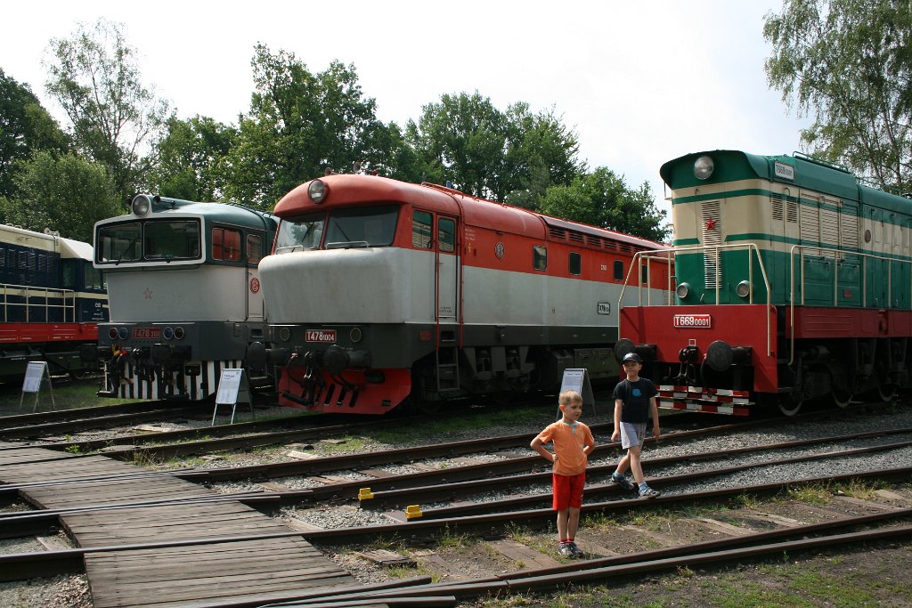 IMG_3219.JPG - Brejlovec, Bardotka a Čmelák :)