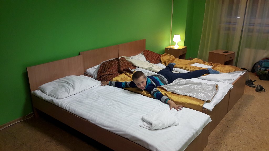 20170719_221032.jpg - Takie wielkie trójłóżko w Tallinnie!