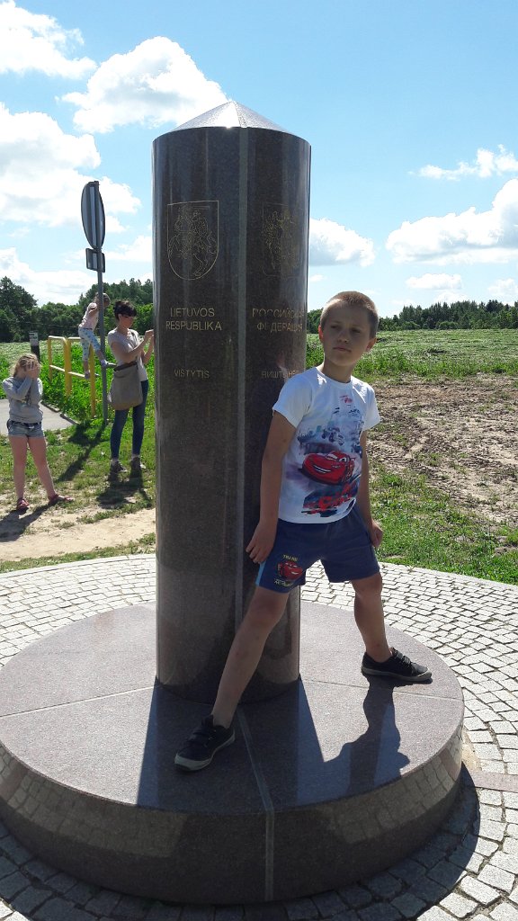 20170729_121003.jpg - Wojtek w rozkroku nad Okręgiem Kaliningradzkim